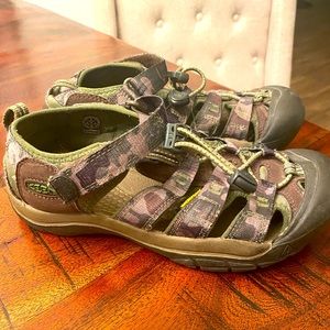 Camo keens
